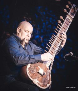 Krishn Kypke Sitar web