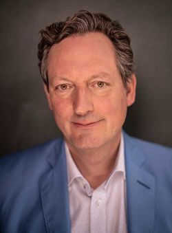 hirschhausen portraet cDominikButzmann web