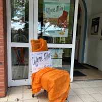 Alte Schule Petersdorf mit acht Teilnehmerinnen