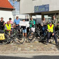 Die Atelier-Fahrradgruppe mit Claus Rahmberg am Start